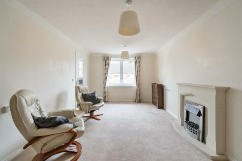 Living Room (2).jpg