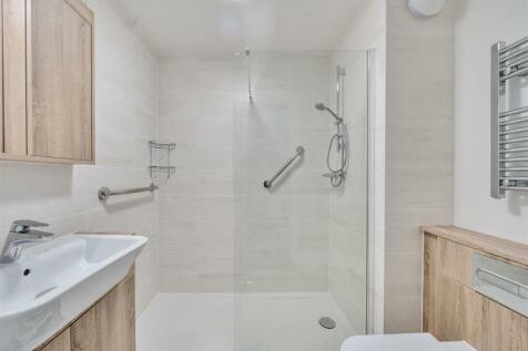 Shower Room.jpg