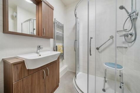 Bathroom 2.jpg