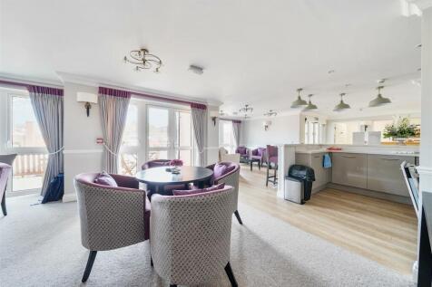 Owners Lounge 2.jpg