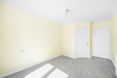 Bedroom One (2).jpg