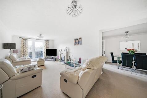 Living Room (2).jpg