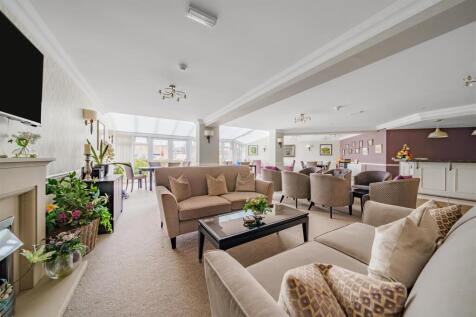 Owners Lounge 2.jpg