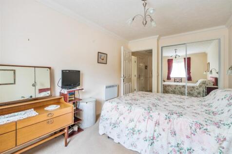 Bedroom a.jpg