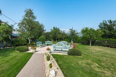 Lodge Gardens.jpg