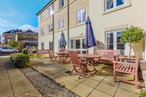 Owners Patio Area - New.JPG