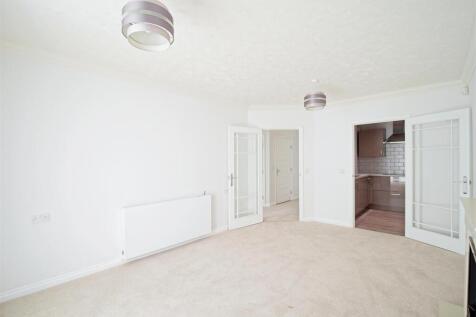 Living Room (2).jpg