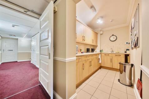 Communal Kitchen.jpg