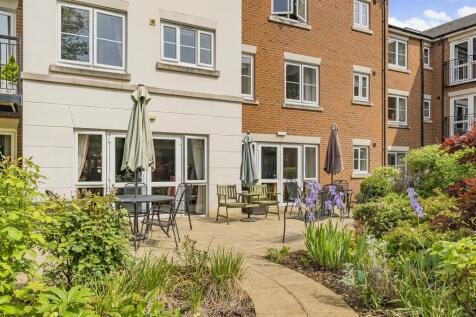 Arlington Lodge Patio Area.jpg