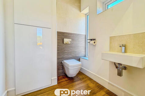 Cloakroom/wc