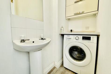 Cloakroom/wc