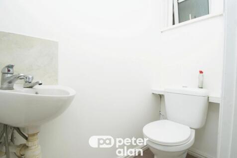 Cloakroom/wc
