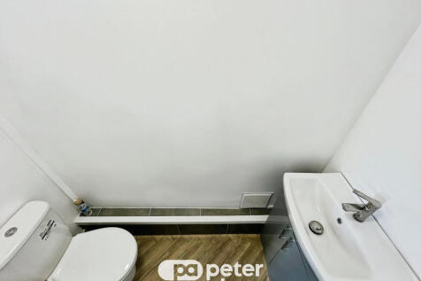 Cloakroom/wc