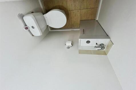 Cloakroom/wc