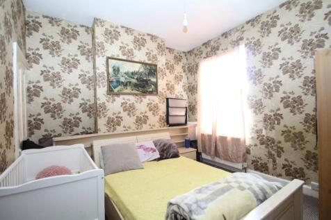 Middle Bedroom