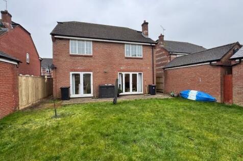 43 Railway Rear Garden.jpg
