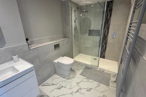 bathroom 2.jpg