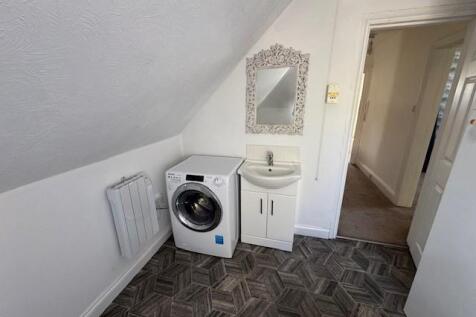 bathroom 2.jpg