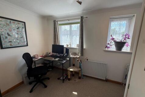 second bedroom.jpg