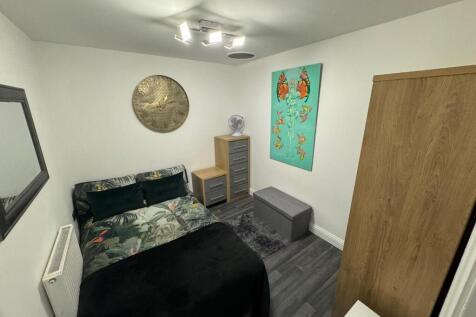 second bedroom.jpg