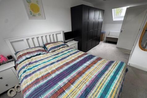 bedroom 4.jpg