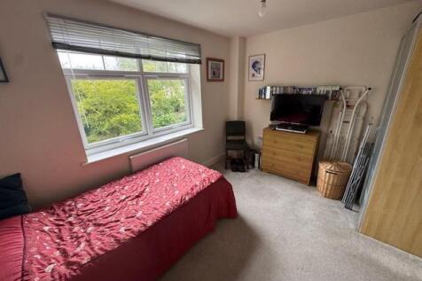 bedroom spare.jpg