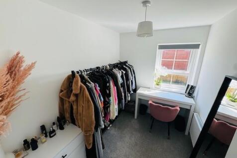 dressing room.jpg