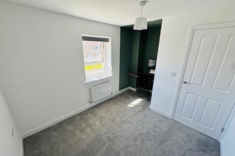 second bedroom.jpg