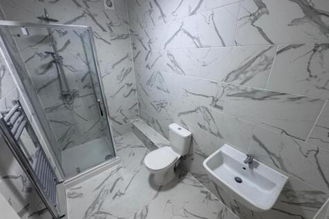 bathroom Flat 4.jpg