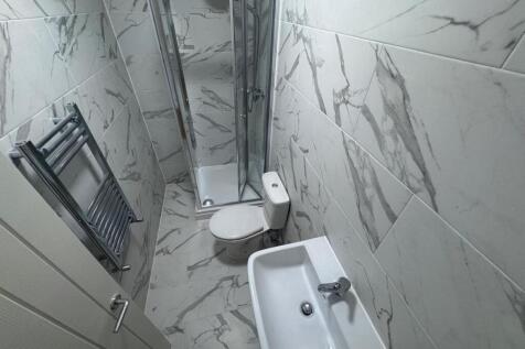 flat 9 bathroom 2.jpg
