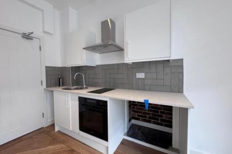 flat 5 kitchen.jpg