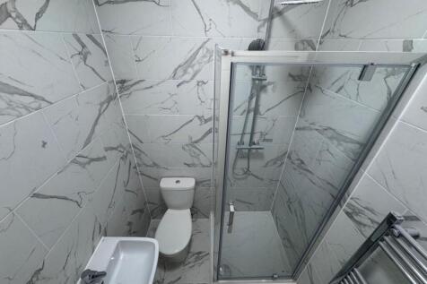 Flat 5 bathroom.jpg