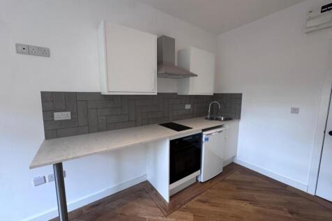 Flat 7 kitchen.jpg