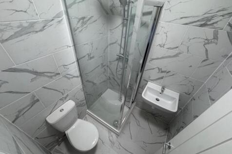 flat 7 bathroom.jpg