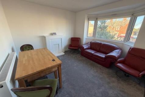 wallisdown road 401b lounge.jpg