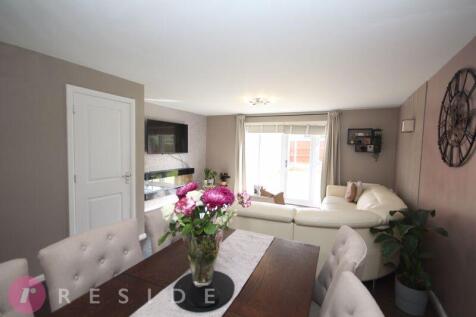 Lounge / Dining Area