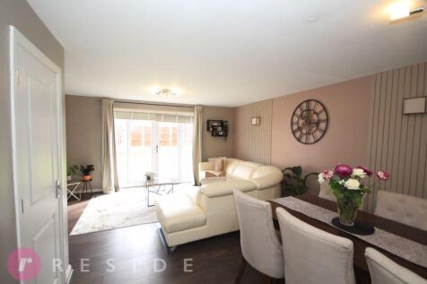 Lounge / Dining Area