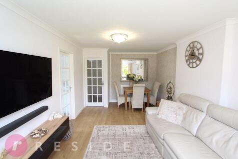 Lounge / Dining Area