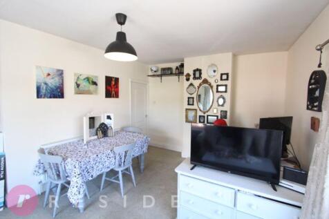 Lounge/Dining Area