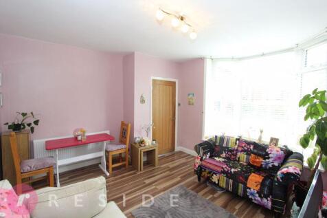 Lounge/Dining Area