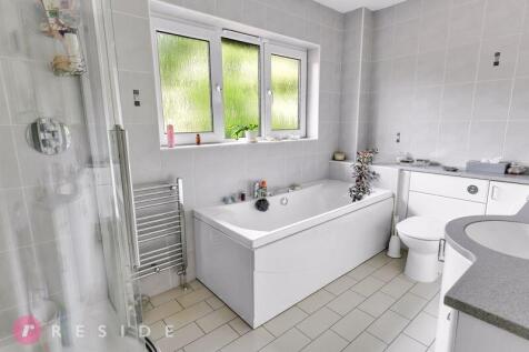 En-Suite Bathroom