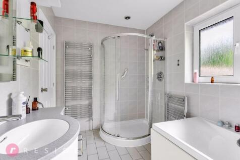 En-Suite Bathroom