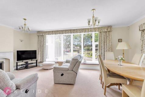 Lounge / Dining Area