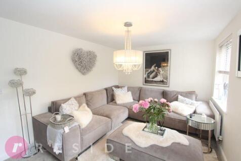 Lounge/Bedroom Five
