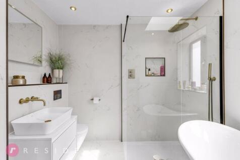 En-Suite Bathroom