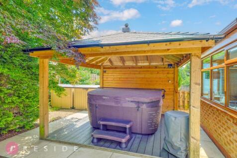 Pergola/Hot Tub
