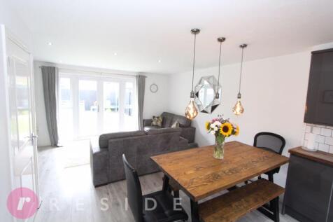 Lounge/Dining Area
