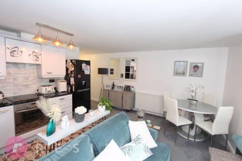 Lounge/Dining Area
