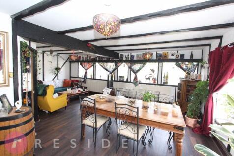 Lounge/Dining Area