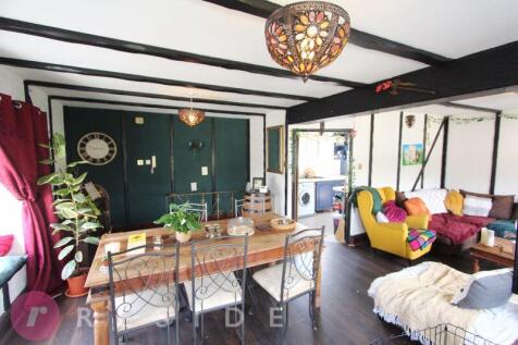 Lounge/Dining Area